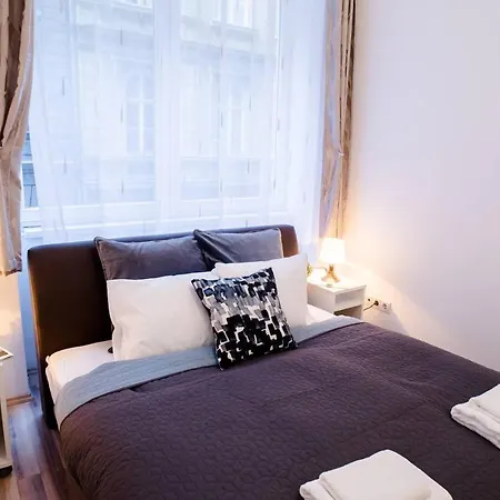 Cosy & A/c