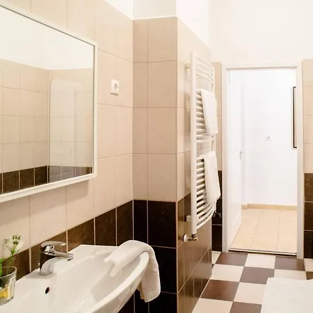 Cosy & A/c * Budapest